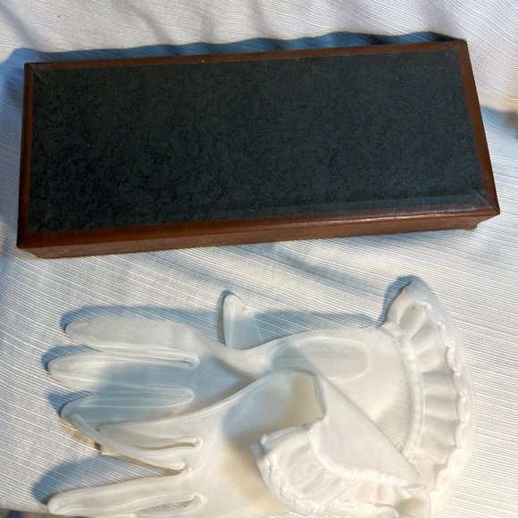 Vintage Sheer Gloves with Box EUC - Picture 9 of 10